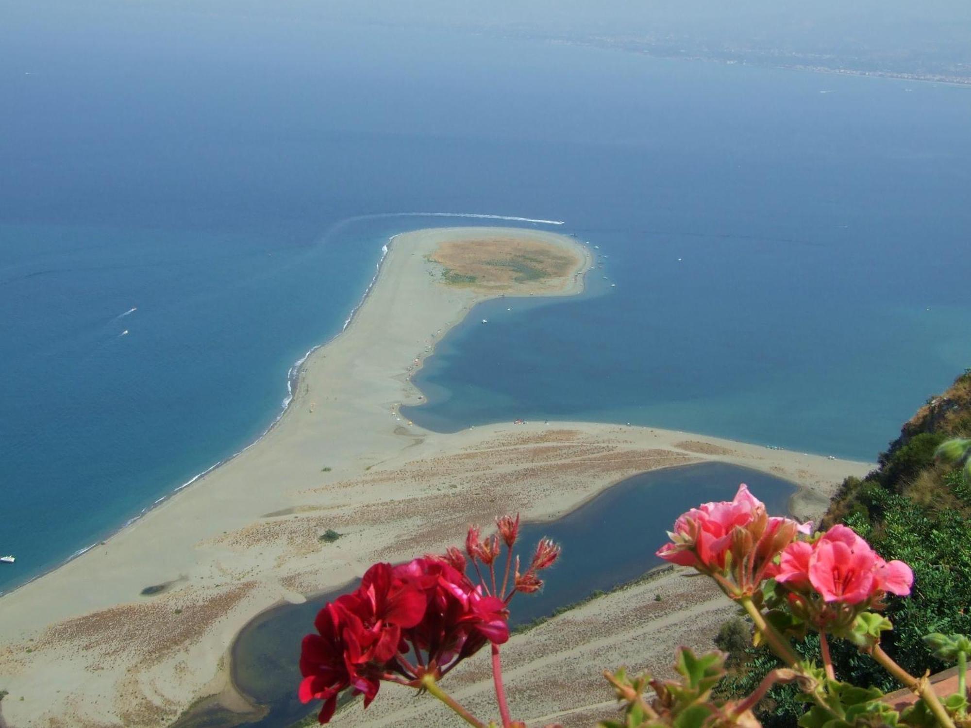 B&B Il Giardino Di Zefiro Gioiosa Marea Exteriér fotografie