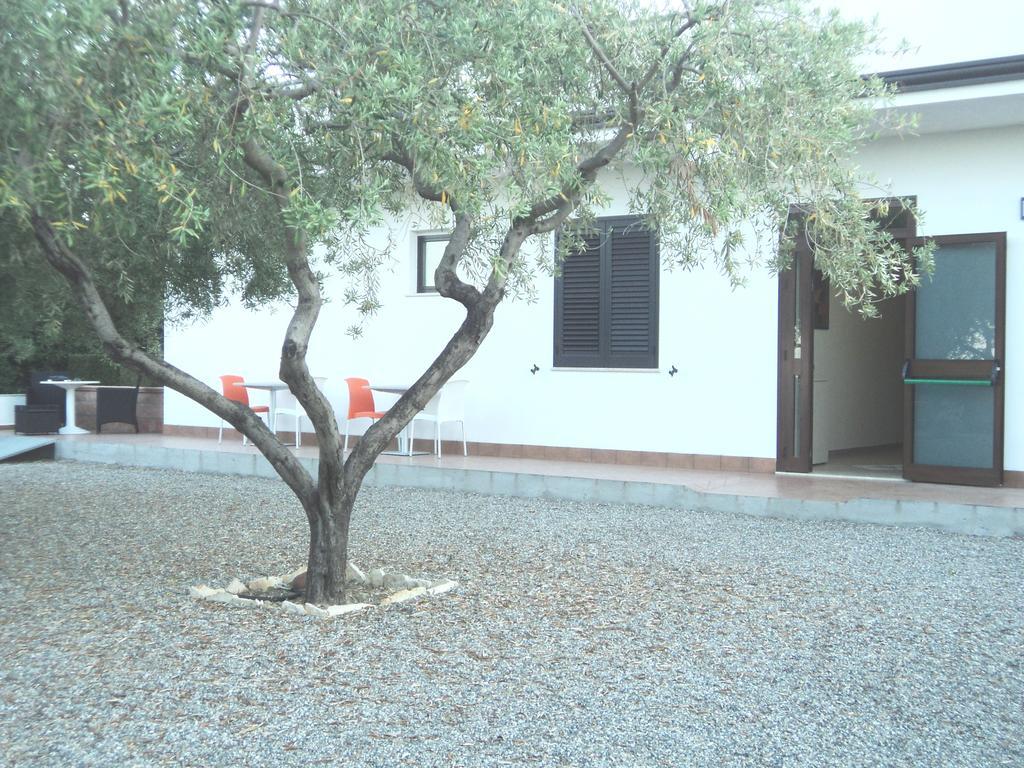 B&B Il Giardino Di Zefiro Gioiosa Marea Exteriér fotografie